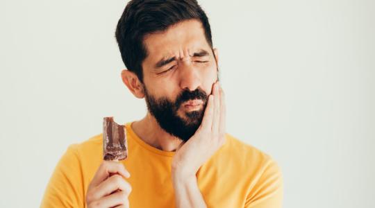 العوامل المؤثرة في حساسية الأسنان