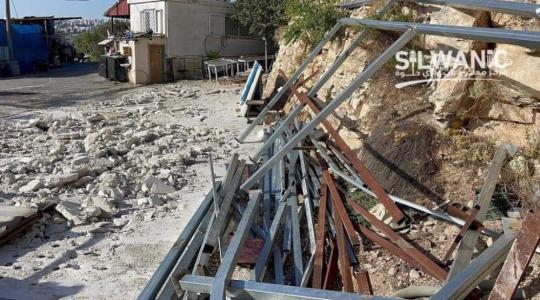 الاحتلال يُجبر عائلة أبو السعود على هدم منشآتها التجارية في حي رأس العامود بسلوان