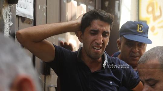 شاب من غزة يودع ابنته الشهيدة بصرخات تُدمي القلوب
