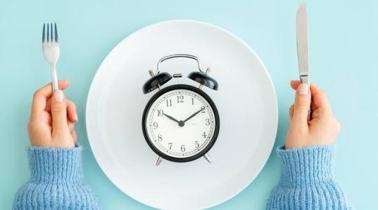 ما هي طريقة الصيام المتقطع-طريقة الصيام المتقطع لخسارة الوزن