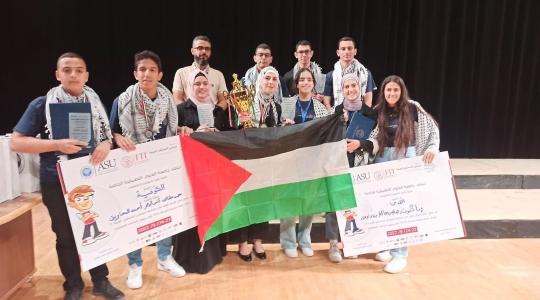 طالب من مدرسة الموهوبين.jpg