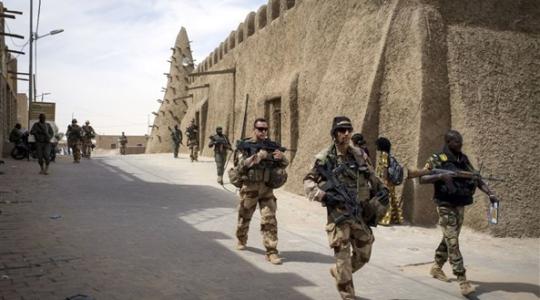 صحيفة: فرنسا ستبدأ بتدريب جنود أوكرانيين في بولندا قبل نهاية العام