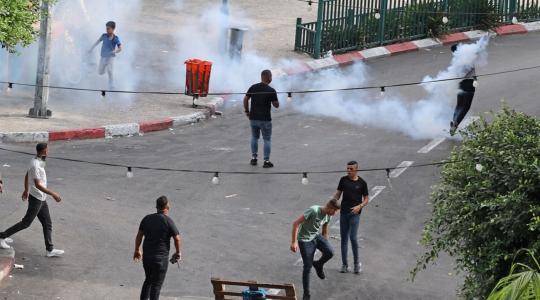 إصابة العشرات من طلبة المدراس بالاختناق بغاز الاحتلال جنوب الخليل