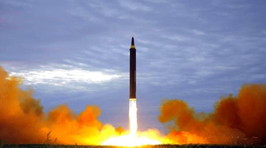 كوريا الشمالية أطلقت صاروخاً عابراً للقارات