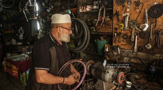محمود كحيل أقدم مصلح الدراجات الهوائية في قطاع غزة (19).JPG