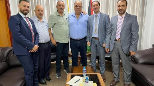 تجار الالبسة.
