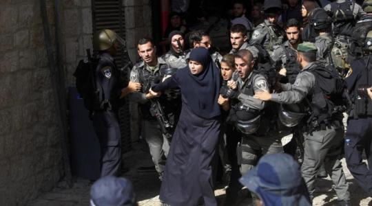 الاحتلال يعتقل شقيقتين من القدس