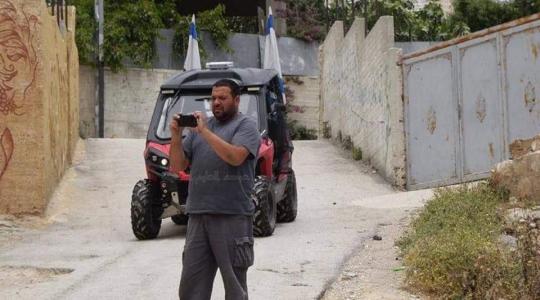 كان معروف لكل أهل الخليل بالتنكيل بالمواطنين والاعتداء عليهم .