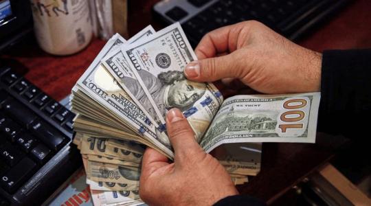 كيف جاء سعر الدولار مقابل الشيكل اليوم الخميس؟