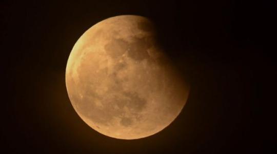 دعاء الرسول عند خسوف القمر مكتوب قصير- متى سيحدث خسوف القمر 2022