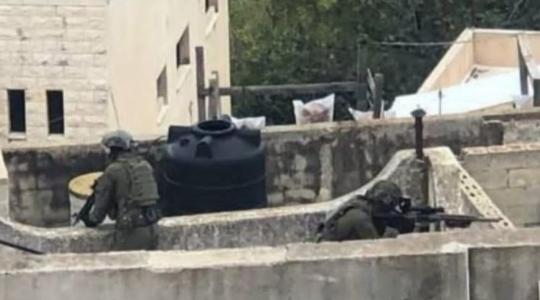 جيش الاحتلال يحاصر منزلاً في بلدة يعبد جنين