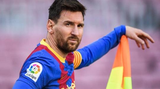 ميسي: طالبت هذا المدرب بعدم الرحيل عن برشلونة