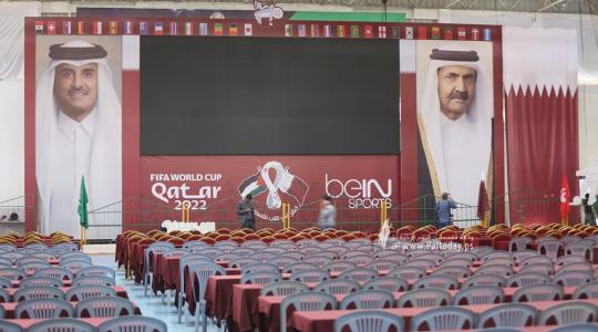 غزة، بدء الاحتفالات بانطلاق كأس العالم في #قطر، من داخل صالة عرض المباريات (9).JPG