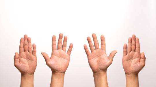 هل يوجد ارتباط بين أطوال أصابع اليد وشدة مرض "كوفيد-19"؟