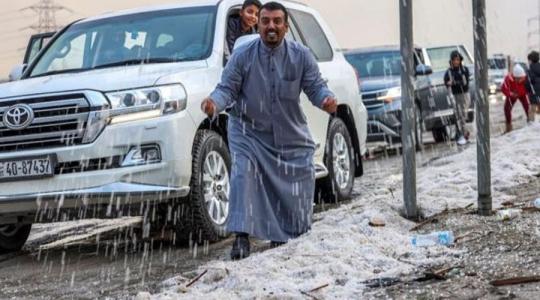 فيديو تساقط الثلوج في الكويت- حالة الطقس في الكويت اليوم الخميس