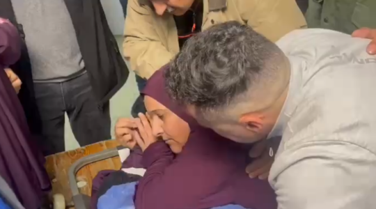 والدة الشهيد.PNG