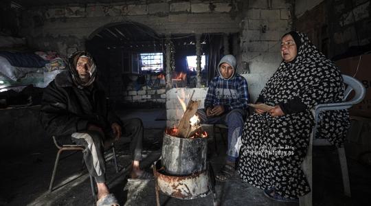منخفضات جوية تزيد أوضاع الفقراء سوءا في قطاع غزة (11).JPG