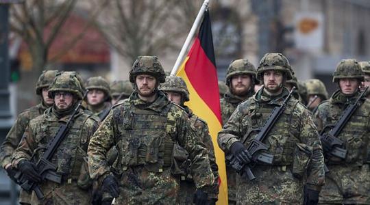 وزير الدفاع الألماني يعترف: نشارك بشكل غير مباشر في القتال في أوكرانيا