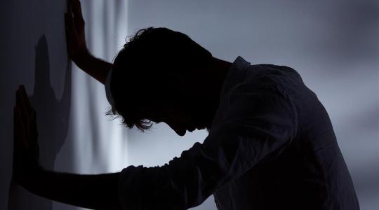 أعراض الاكتئاب وعلاجه- كيف تعرف أنك تعاني من الاكتئاب