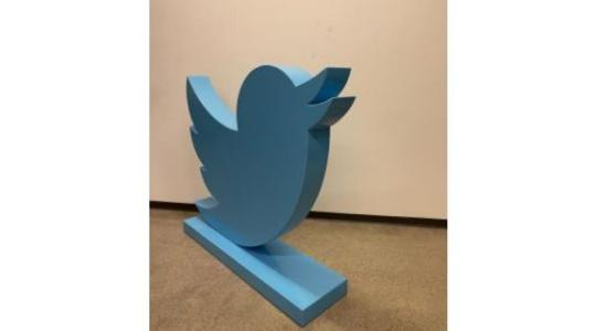 تمثال طائر تويتر