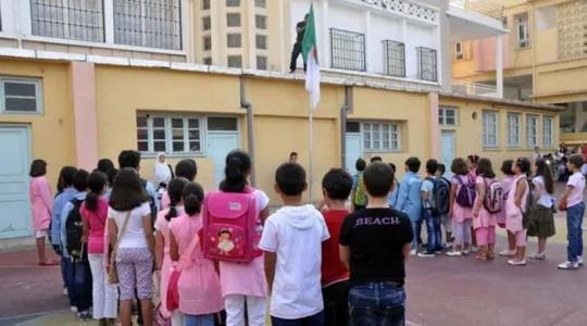 صور- تفاصيل معلمة تحلق شعر تلاميذها بالمدرسة في الجزائر 2023 - بالفيديو