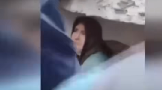 سيدة تركية ترفض الخروج.PNG