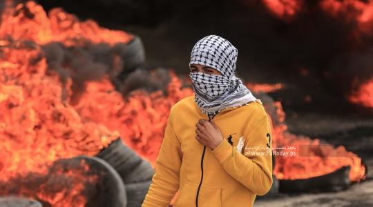 اندلاع مواجهات بين شبان وقوات الاحتلال في مخيم العروب بالخليل
