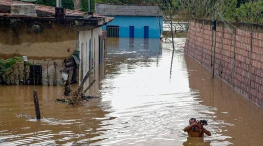 صورة أرشيفية لفيضانات البرازيل.jpg