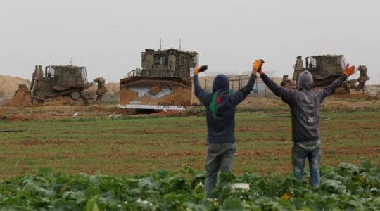 آليات الاحتلال تتوغل بأراضي المزارعين في منطقة  "أبو صفية" شمال القطاع