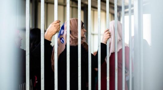 الاسيرات يبرقن برسالة إلى المرأة الفلسطينية في يومها..فما جاء فيها؟!