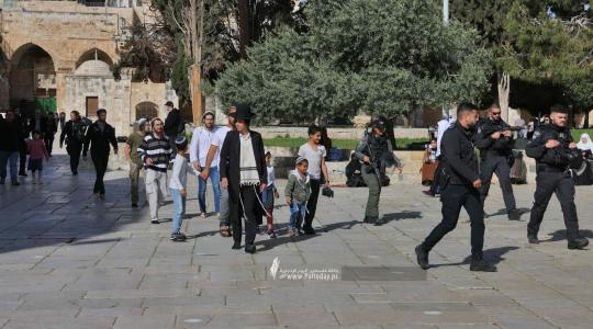 المسجد الأقصى هذا الصباح.. اقتحامات للمستوطنين واعتداءات على الحرائر والمعتكفين  (5).jpeg