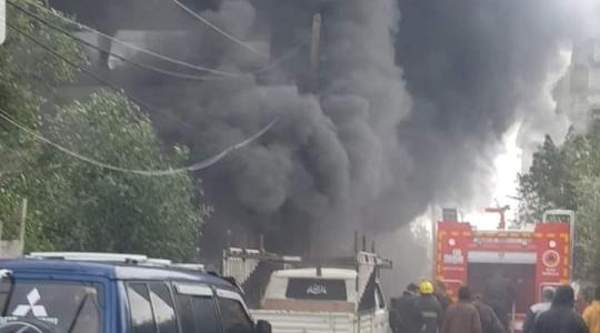 إصابتان بحريق اندلع في مخزن للسجاد شمال غزة