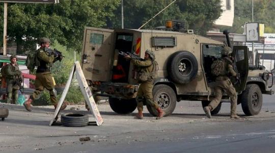 قوات الاحتلال تعتقل شابًا بعد إطلاق النار على مركبته في القدس