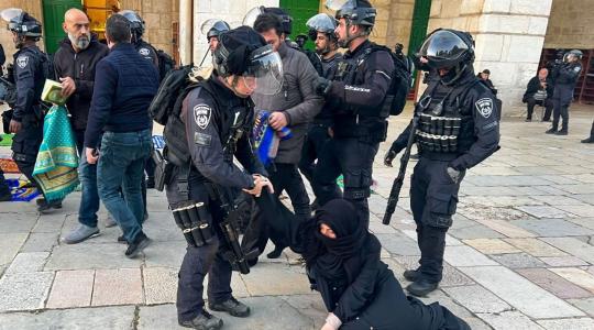 قوات الاحتلال تعتدي على المواطنين في القدس