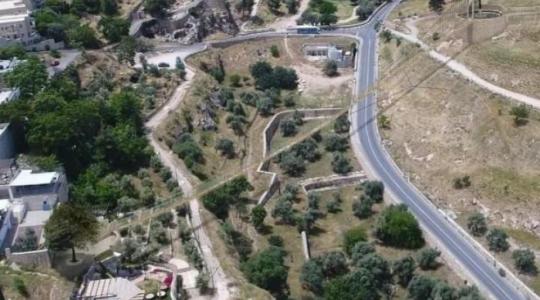 الاحتلال يشرع ببناء جسر معلق تهويدي فوق أراضي وادي الربابة