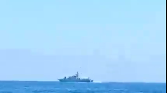 زورق بحري يعتدي على مركب صيد في بحر السودانية