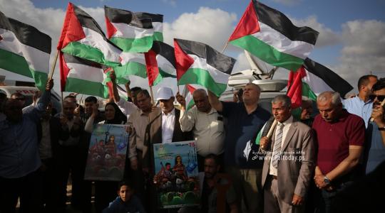 الاحتلال يقمع مسيرة العلم الفلسطيني شرق مدينة غزة (35).JPG