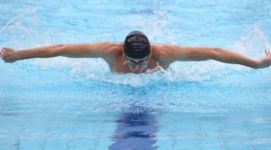 ما هي الخطوات المطلوبة قبل ممارسة السباحة؟طبيب يوضح