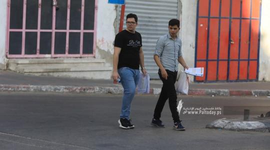 طلبة الثانوية العامة في غزة يتوجهون لقاعات الامتحان في اليوم الأول لامتحانات التوجيهي (1).JPG