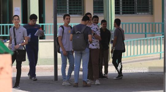 طلبة الثانوية العامة في غزة يتوجهون لقاعات الامتحان في اليوم الأول لامتحانات التوجيهي (6).JPG