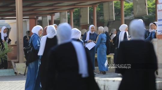 طلبة الثانوية العامة في غزة يتوجهون لقاعات الامتحان في اليوم الأول لامتحانات التوجيهي (13).JPG
