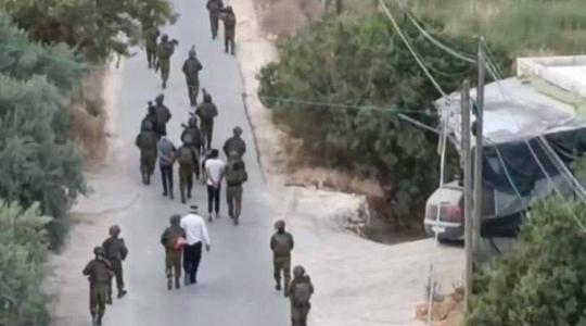 قوات الاحتلال تعتقل أسيراً مُحرراً شمال طولكرم