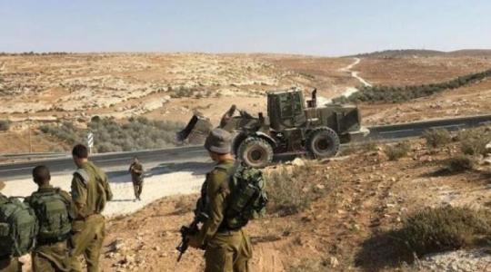 قوات الاحتلال تغلق طرقا زراعية غرب بيت لحم 