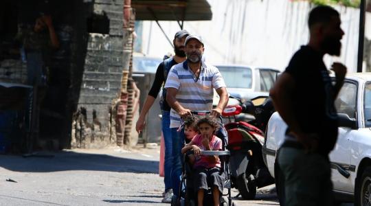 نزوح عائلات فلسطينية
