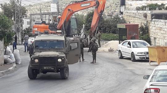 الجيش الاسرائيلي يصادر آليات في رام الله بالضفة اليوم
