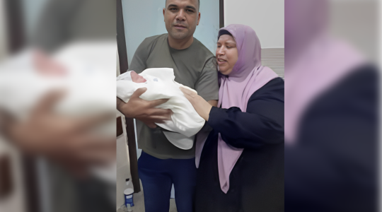 المواطن محمود سالم يرزق بطفلة بعد 17 عاماً