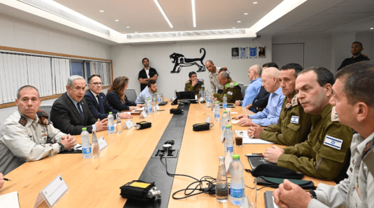 رئيس اركان جيش الاحتلال هرتسي هاليفي في اجتماع مع نتنياهو