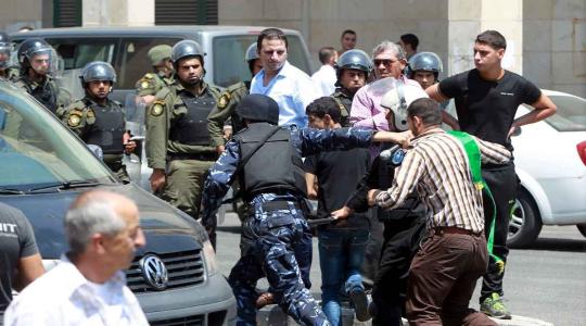 اجهزة امن السلطة تعتقل مواطنا في الضفة