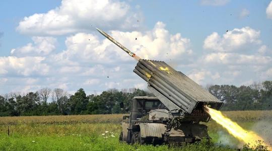 القوات الروسية تقصف بالصواريخ مواقع اوكرانية