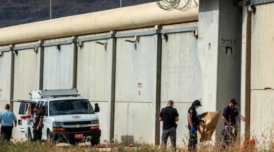 قوات من جيش الاحتلال الاسرائيلي تتفقد النفق أسفل سجن جلبوع- ارشيف